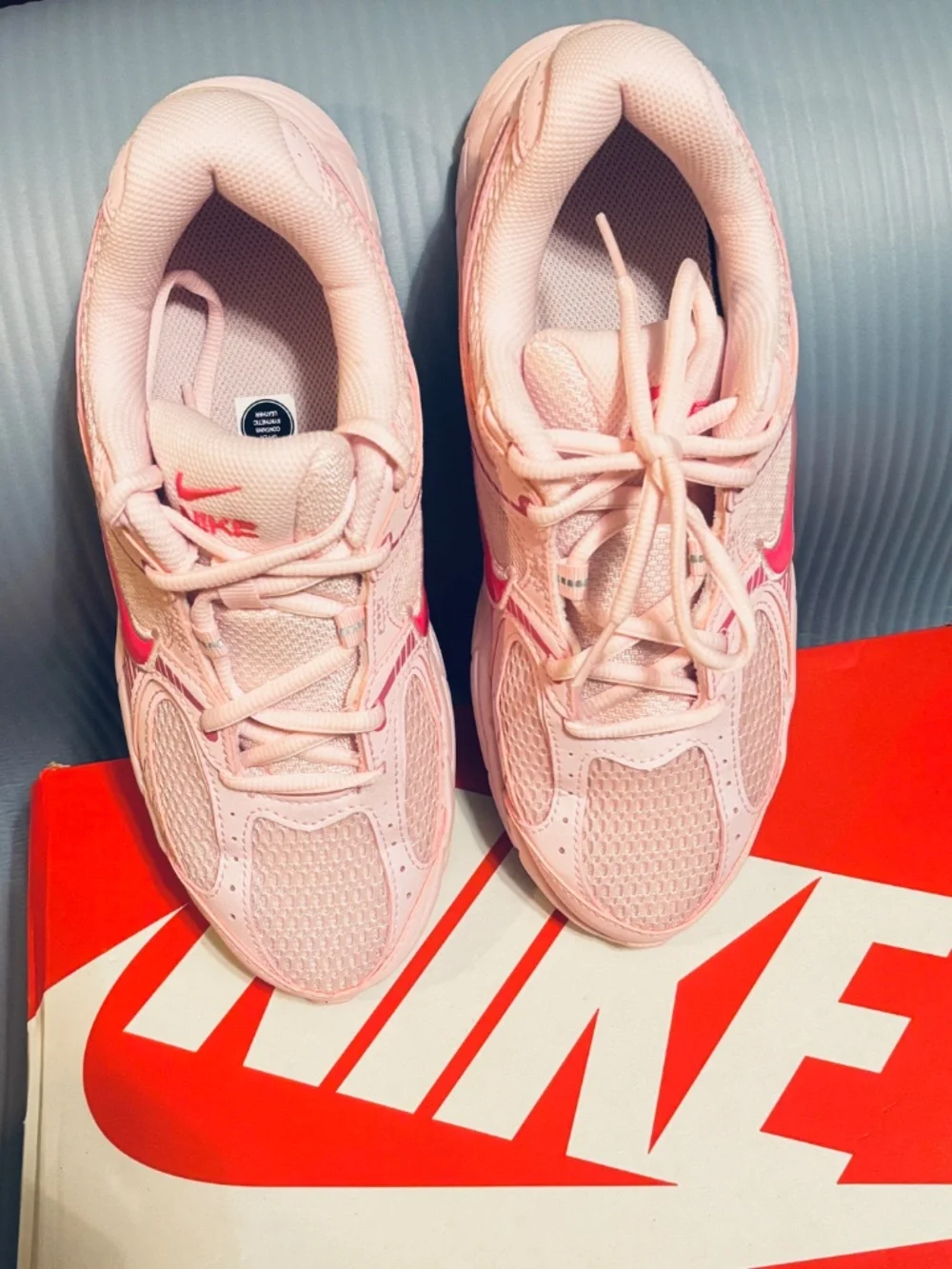 Nike V5 RNR Youth Sneakers 6.5Y Pink-Pinksicle